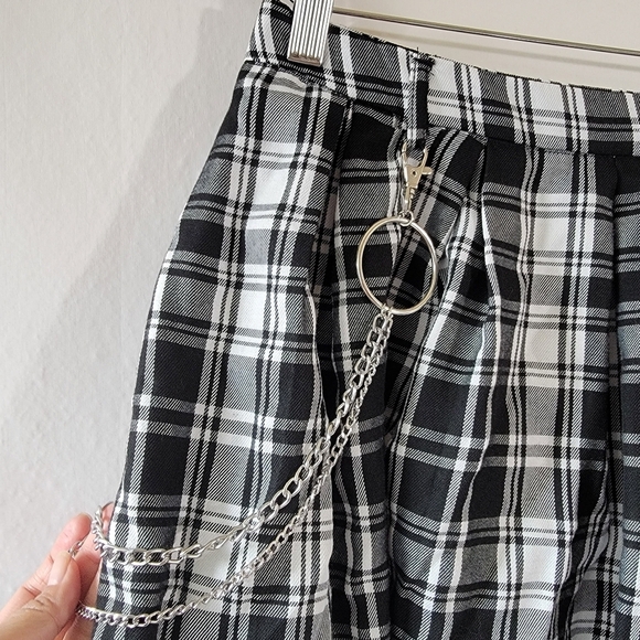 HOT TOPIC Women's Black/White Plaid Pleated amin Skirt Sz MD Punk Anime Grunge - Picture 4 of 12